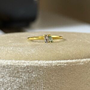 Caitlyn Minimalist Tiny Toi et Moi Birthstone Ring